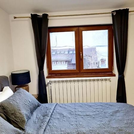 Cozy Apartment Near City Center Bukarest Exteriör bild