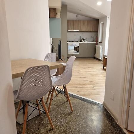 Cozy Apartment Near City Center Bukarest Exteriör bild