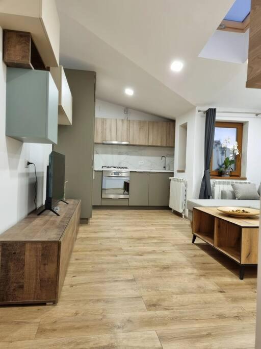 Cozy Apartment Near City Center Bukarest Exteriör bild