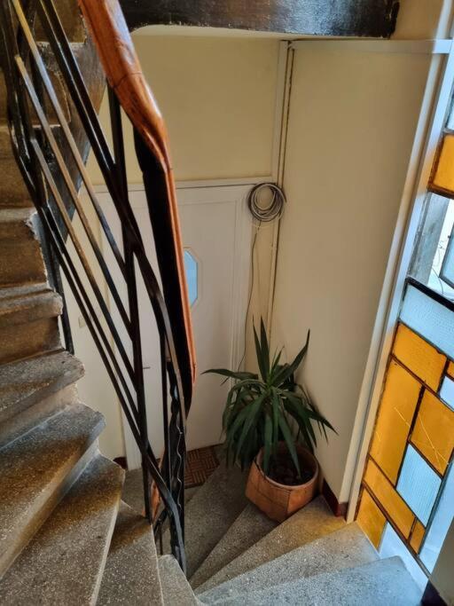 Cozy Apartment Near City Center Bukarest Exteriör bild