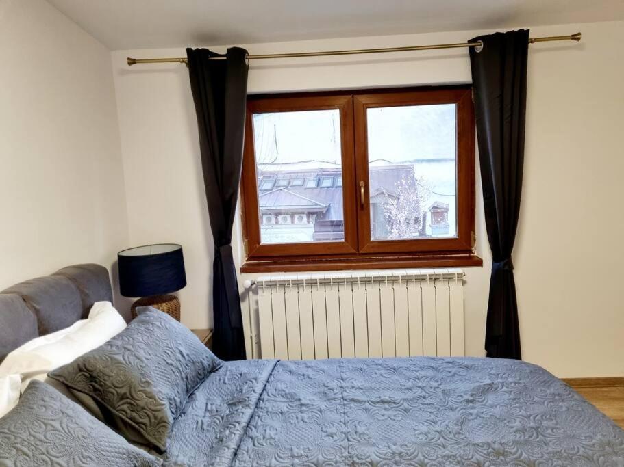 Cozy Apartment Near City Center Bukarest Exteriör bild