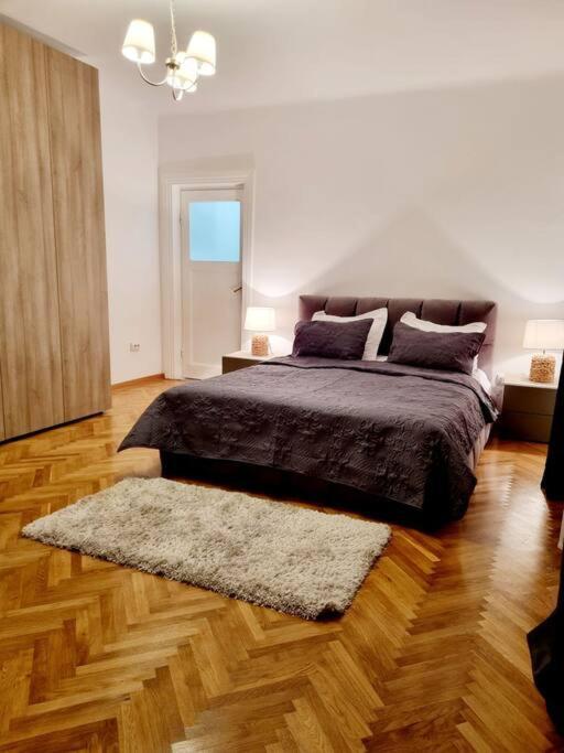 Cozy Apartment Near City Center Bukarest Exteriör bild