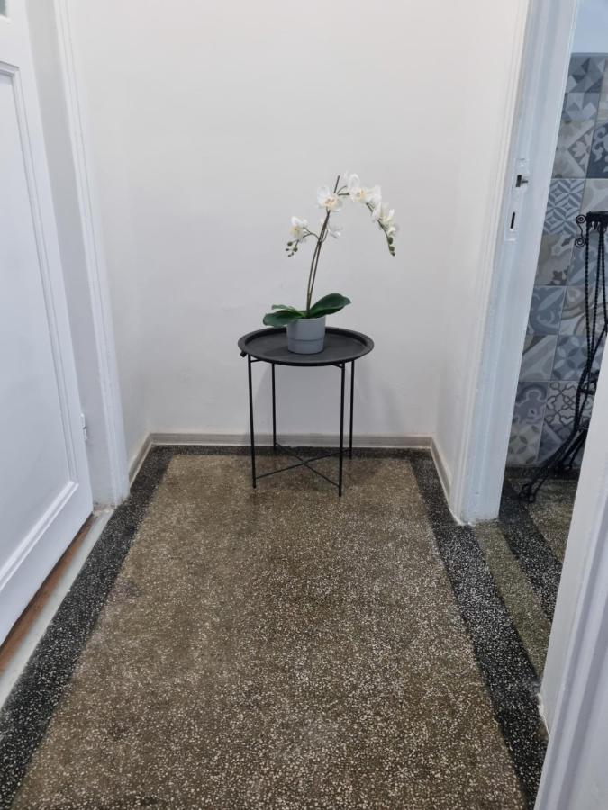 Cozy Apartment Near City Center Bukarest Exteriör bild