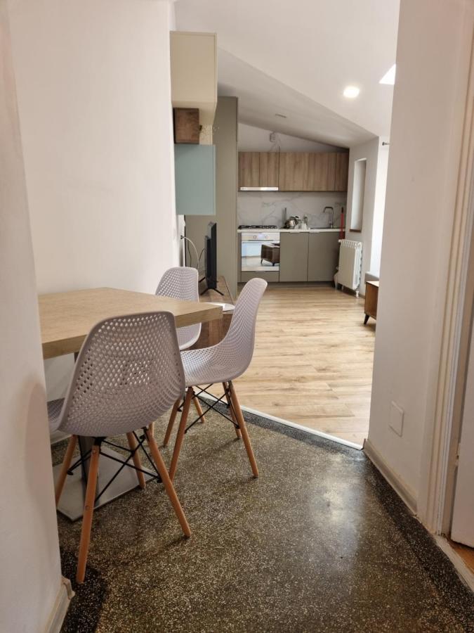 Cozy Apartment Near City Center Bukarest Exteriör bild